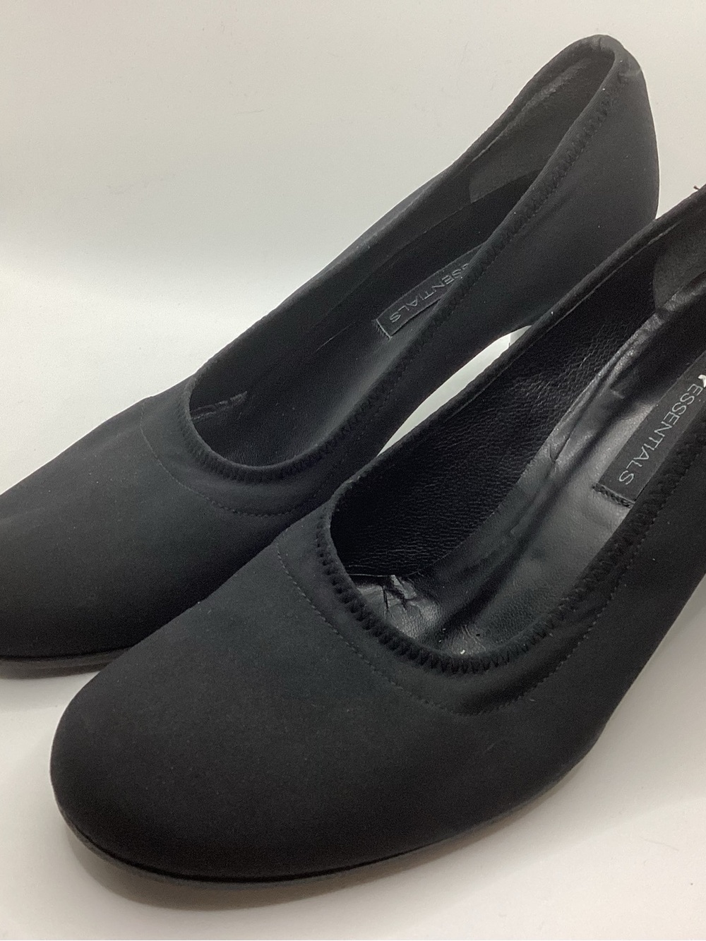Essentials Black Round-Toe Mid Heel Pumps